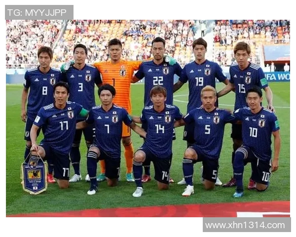 足球巨星水下写真展现力量与优雅瞬间令人心动